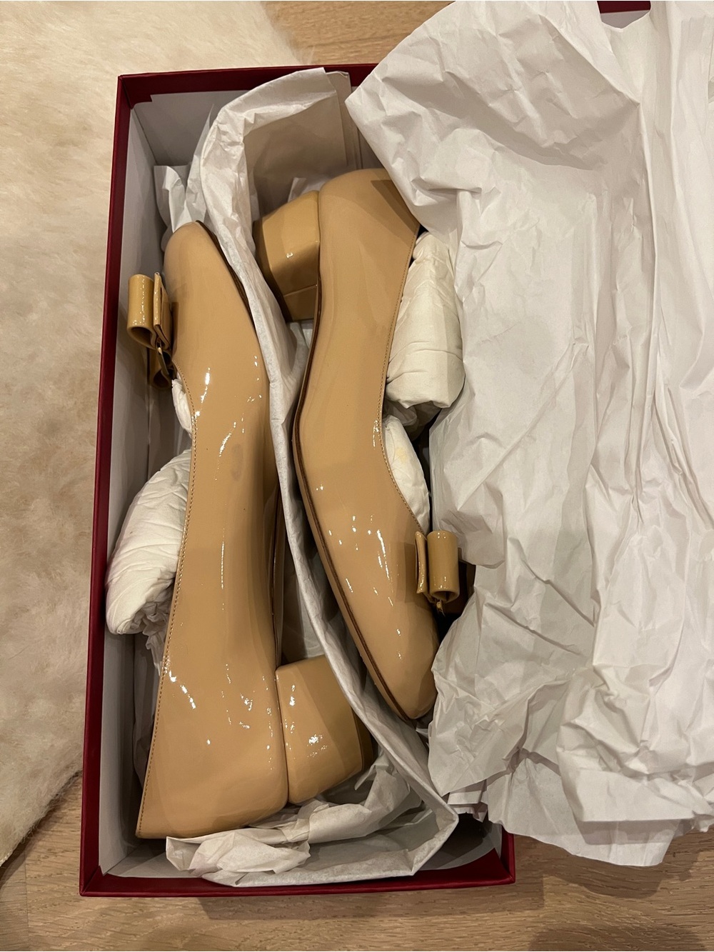 Salvatore Ferragamo Beige Patent Leather Vara Bow Flats - Picture 5 of 5